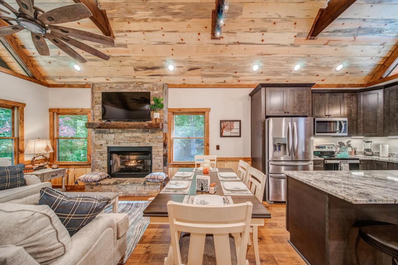Brand New Build Luxury Mountain Chalet With Hot Tub, Pool, Game Room, Premium Features Ellijay Exterior photo