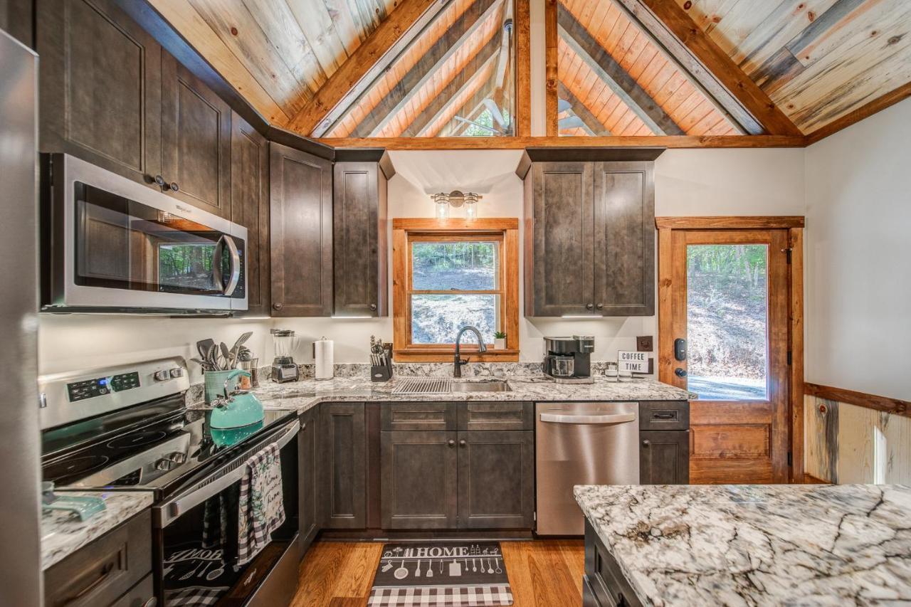 Brand New Build Luxury Mountain Chalet With Hot Tub, Pool, Game Room, Premium Features Ellijay Exterior photo