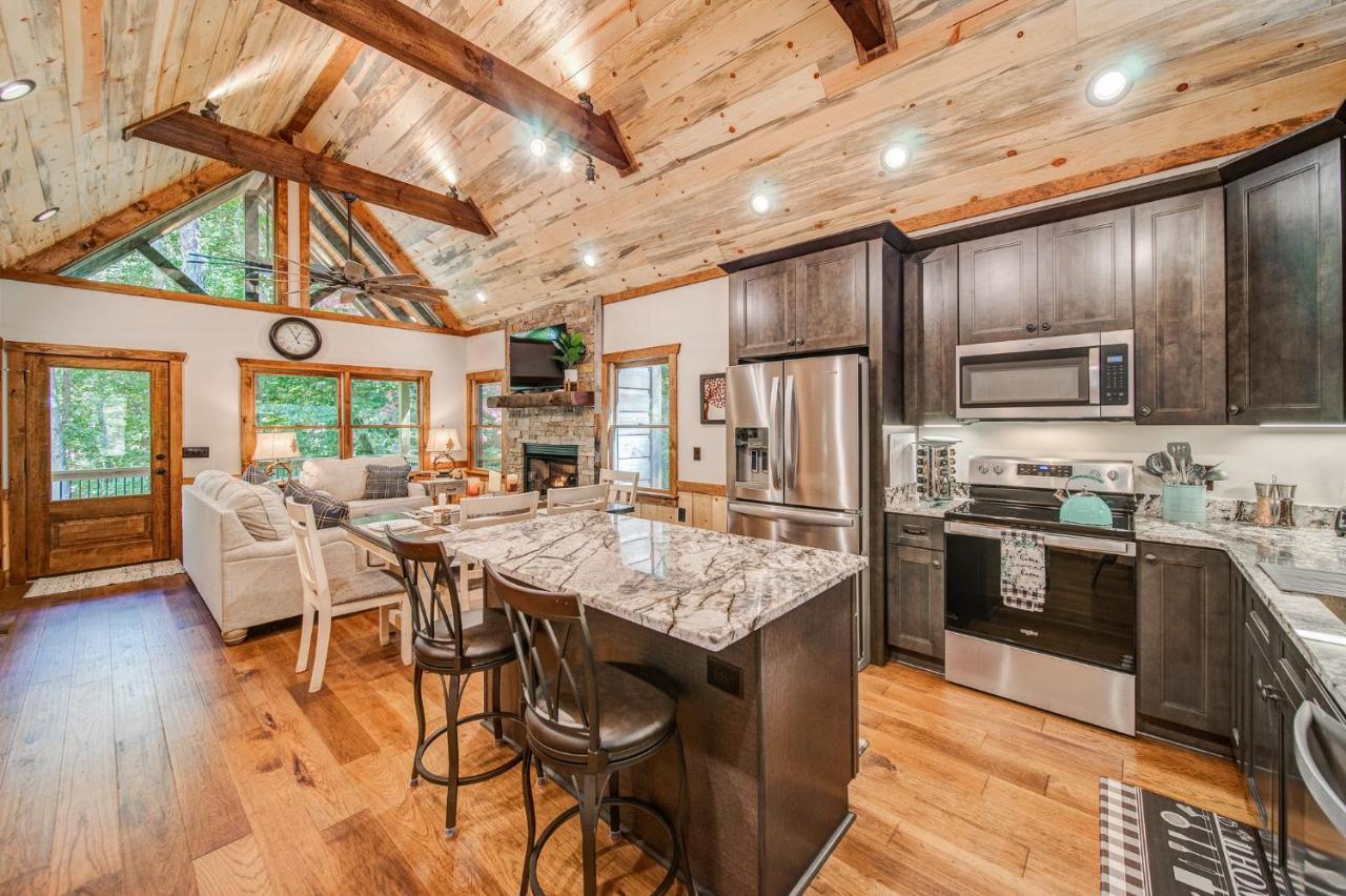 Brand New Build Luxury Mountain Chalet With Hot Tub, Pool, Game Room, Premium Features Ellijay Exterior photo